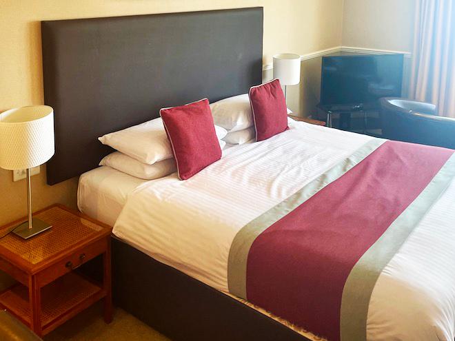 Glencoe Accommodation - Room 8 Bed - Holly Tree Hotel